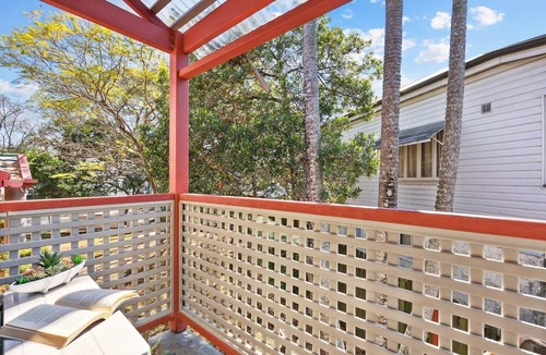 East Brisbane Apartment | Comfy Studio near Gabba with Secure Parking