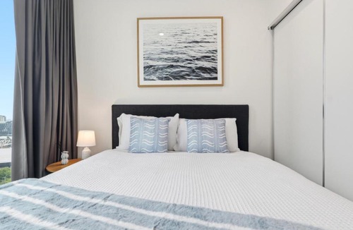 Southbank Apartment | Comfy & Stylish 2BR Apt next to Crown w City Views