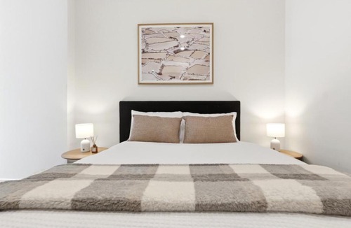Southbank Apartment | Comfy & Stylish 2BR Apt next to Crown w City Views