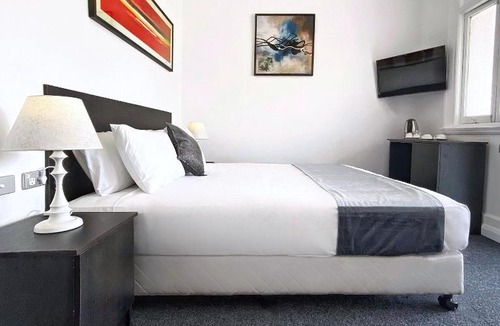 Hay Hotel | Commercial Motel