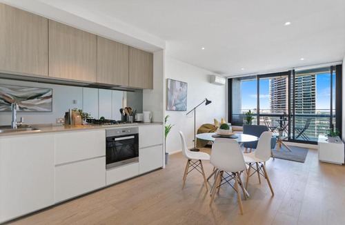 Docklands Apartment | Complete Host Collins St Apartments