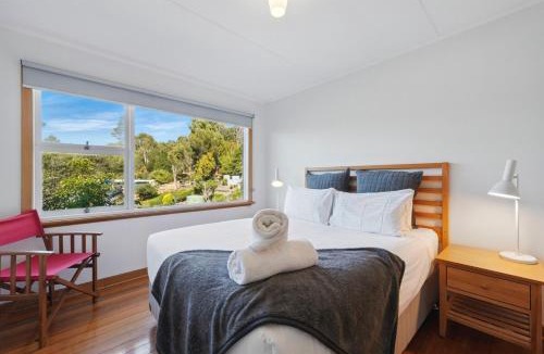 Coningham House | Coningham Beach House - 3 Bedrooms