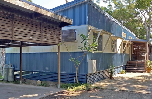 Amity Point House | Contemporary Beach House in waterfront location