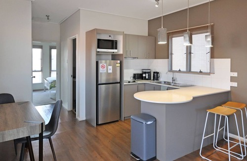 Port Hedland Apartment | Contemporary Crib Generous 1x1