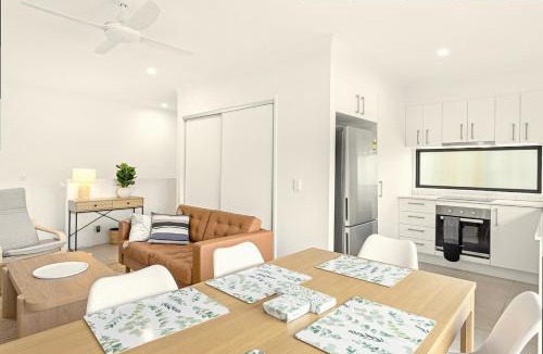 Murrumba Downs House | Contemporary Family Haven in Murrumba Downs