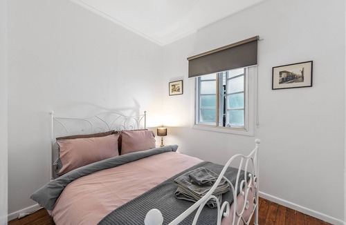 Paddington House | Contemporary Vintage ~ 3Bed/3Bath/2Car/ Pool+Views