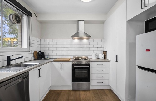 Flemington Apartment | Convenient 2-Bed Retreat in Flemington