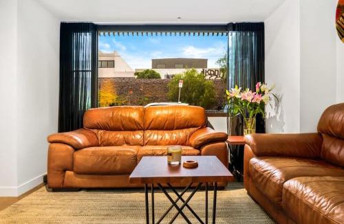 Richmond North Apartment | Convenient and Cozy Richmond Studio Near Cafes and MCG