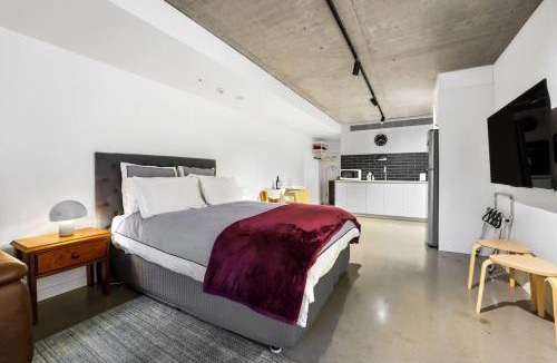 Richmond North Apartment | Convenient and Cozy Richmond Studio Near Cafes and MCG