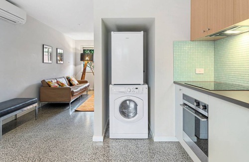 Port Melbourne Apartment | Convenient Bayside Living at the Edge of the City