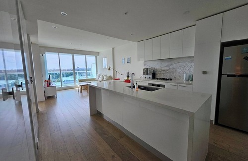 North Melbourne Apartment | Convenient Located 2BDR apartment with Parking
