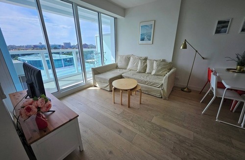 North Melbourne Apartment | Convenient Located 2BDR apartment with Parking