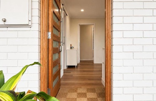 Jacana House | Convenient Melbourne Stay Near Airport