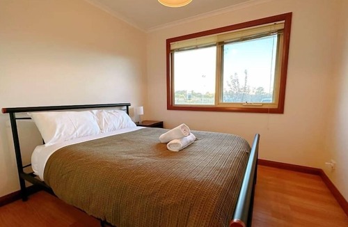 Lauderdale House | Convenient Retreat just 10 Minutes from Airport