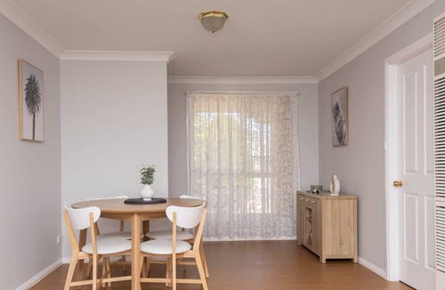 Orange East Villa | Convenient Villa on McLachlan - Walk to the CBD