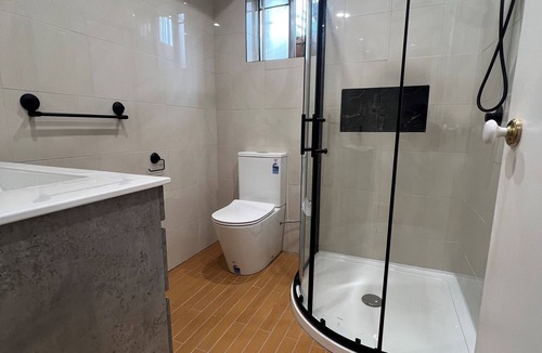 Molendinar Apartment | Conveniently Located Unit With A Pool
