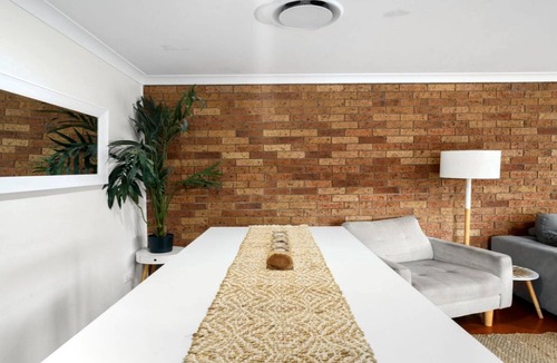 Sawtell Apartment | Conveniently located walking distance to beach, shops and restaurants