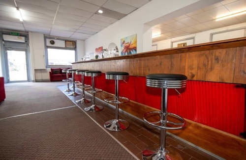 Finley House | Converted Country Pub with Accommodation, Sleeps 20+
