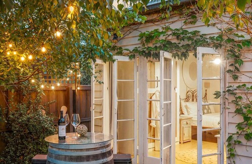Queenscliff Apartment | Converted studio w/garden views