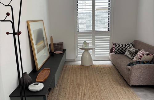 Coogee Cottage | Coogee Beach House. Sunsets and yellow sand. 2 minutes to the ocean.