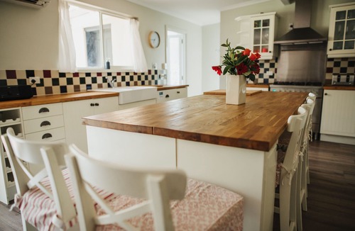 Clare House | Cooke Cottage- Right on the Riesling Trail
