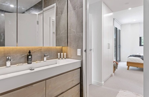 Gosford Apartment | Cool Coastal Pad with Panoramic Water Views