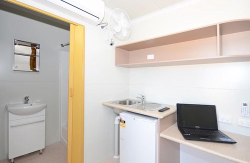 Coolgardie Hotel | Coolgardie Caravan Park