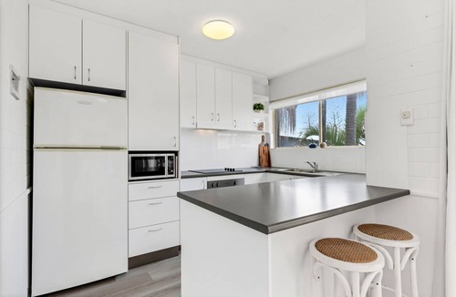 Coolum Beach Apartment | Coolum Beach 1 Bedroom Apartment Ocean View @ Surf Dance