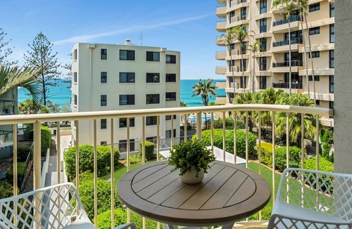 Coolum Beach Apartment | Coolum Beach 1 Bedroom Apartment Ocean View @ Surf Dance