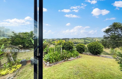 Cooroy Cottage | Cooroy - Sunshine Ridge Eco Cottage - Garden Views - 25 mins to Noosa Heads -