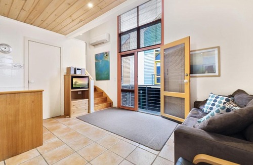 Lorne Apartment | Cora Lynn 26