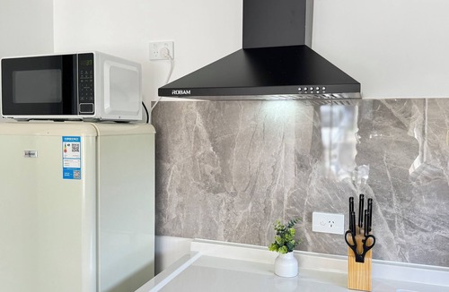 Daisy Hill Apartment | Coral 1bd studio@Daisy hills-Minutes to M1 highway