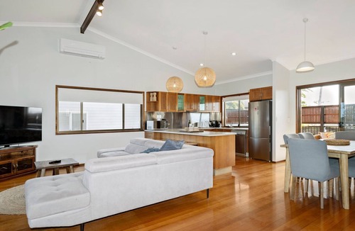 Bargara House | Coral Reef Stunning Beach Front Home