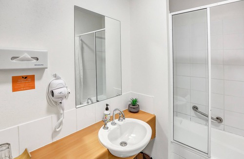 Cairns Central Business District Hotel | Coral Tree Inn