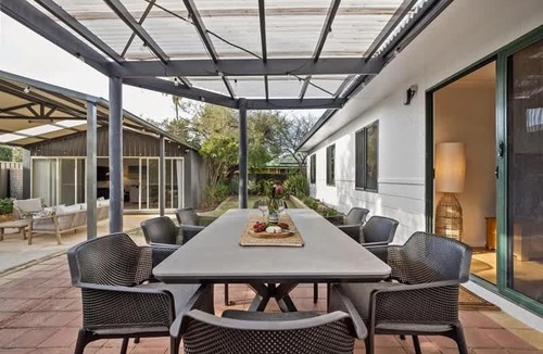 Dunsborough House | Cormorant Cottage - Garden Beach Abode with Game Room