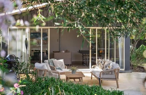 Dunsborough House | Cormorant Cottage - Garden Beach Abode with Game Room