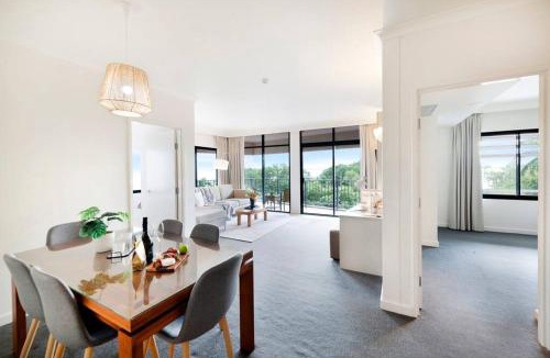 Darwin City Centre Apartment | Corner Balcony Suite on the Esplanade with Pool
