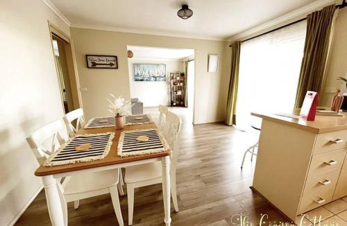 Dandenong North House | Corner Cottage