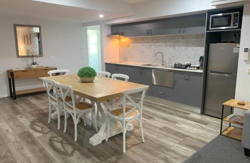 Batehaven Apartment | Corrigans Beach View Apartment 211