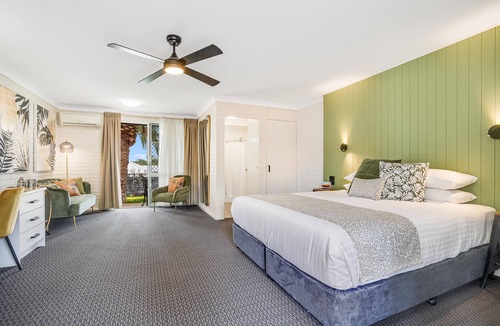 Adamstown Hotel | Cosmo Motel Adamstown