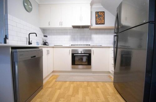 Ballarat House | Cosmo Place - Pet Friendly with Private Yard