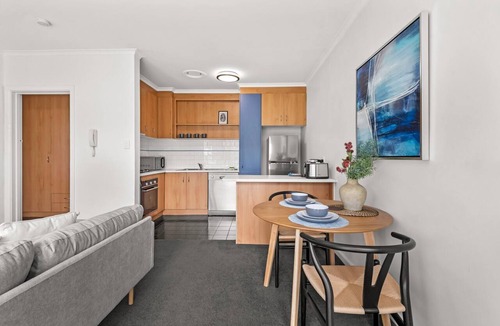 Elsternwick Apartment | Cosy 1-Bed Balcony Unit in Quiet Street by Shops