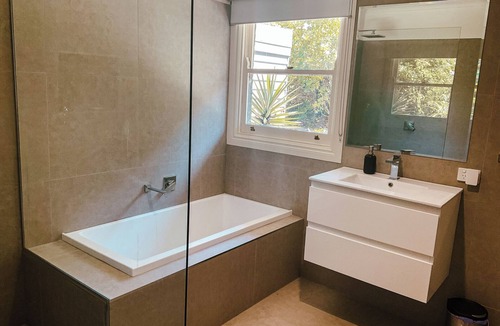 Barrabool Cottage | Cosy 3 bedroom cottage with indoor fireplace