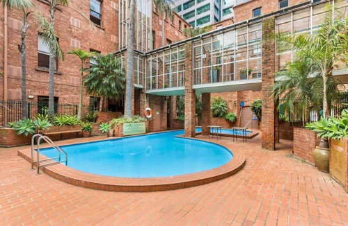 Chinatown Apartment | Cosy and Central City Studio Near Attractions
