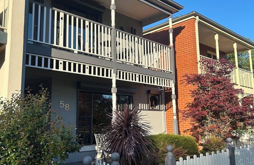 Lynbrook House | Cosy and convenient townhouse in Lynbrook.