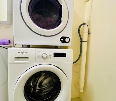 Hawthorn East Apartment | Cosy and Conveniently located 2BR Apt in Hawthorn