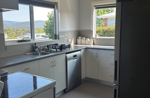 Triabunna Cottage | Cosy Coastal Cottage close to Maria Island Ferry CURRENTLY UNDER RENOVATION