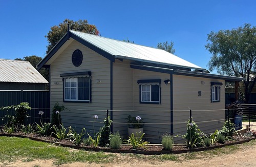 Echuca Cottage | Cosy comfortable great location nEchuca cbd : The Watchmakers cottage.
