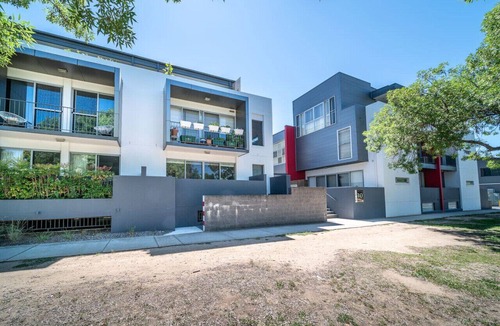 O'Connor Apartment | Cosy contemporary Unit plus sofa bed