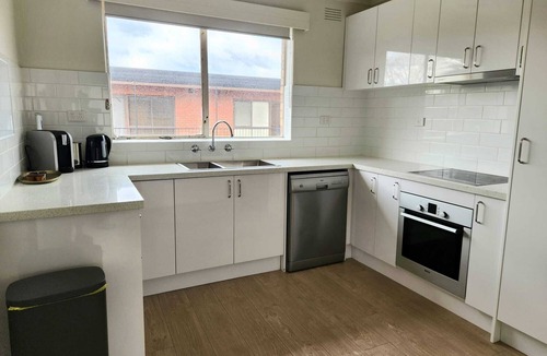 Williamstown Apartment | Cosy & Convenient Apartment in heart of Williamstown